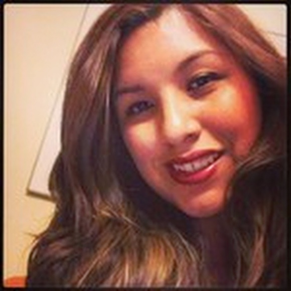 Meet your Posher, Renata - OPEN AGAIN FOR BUSINESS! - Picture 1 of 1